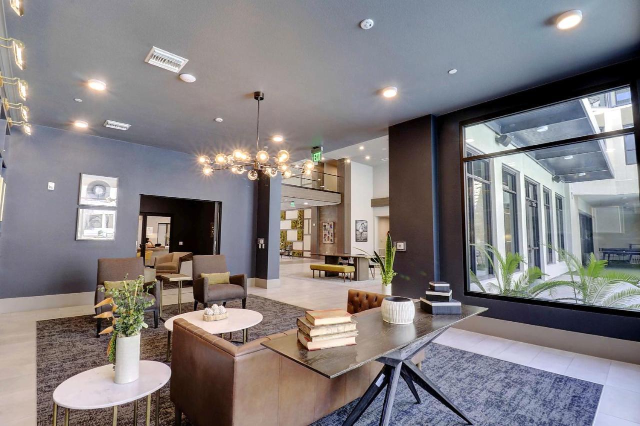 Walk Score 81-shopping District-king Bed-parking - G4004