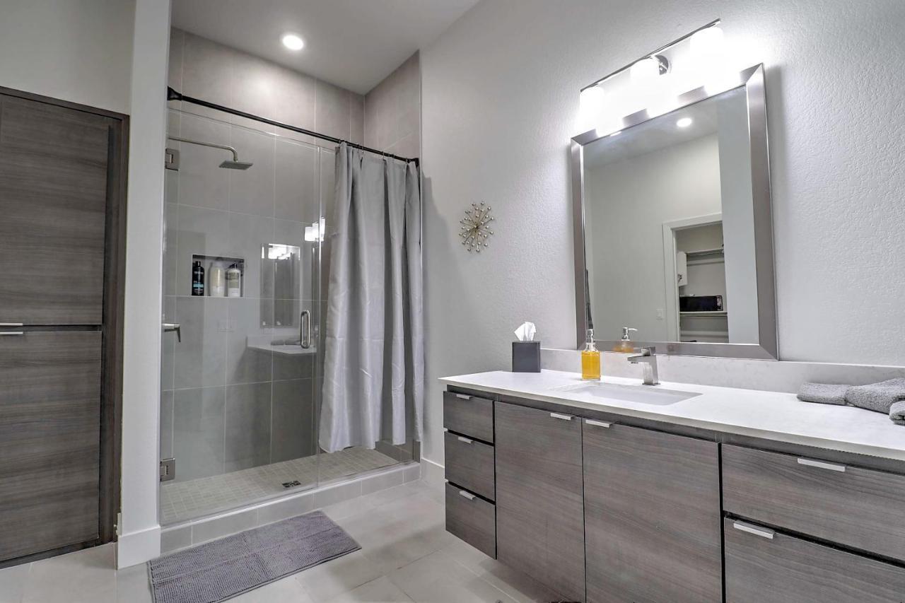 Walk Score 81-shopping District-king Bed-parking - G4004 Apartment Scottsdale